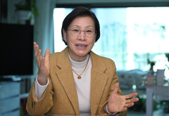 도은미 레헴가정생활연구소장이 경기도 광주의 자택에서 신간 ‘상한 감정 버리기’ 집필 계기를 설명하고 있다. 광주=신석현 포토그래퍼