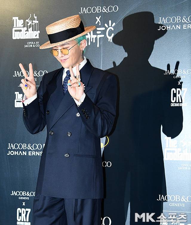 여기에 옐로 틴트 선글라스와 유니크한 네일 아트를 더하며 스트릿 감성을 가미, 자신만의 독창적인 스타일을 완성했다.사진=천정환 기자