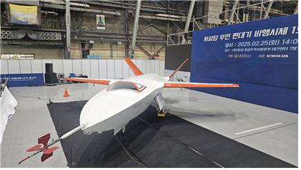 국방과학연구소와 대한항공이 개발한 저피탐(低避探)  무인 편대기 기술시범기(LOWUS) 1호기. 국방과학연구소 제공