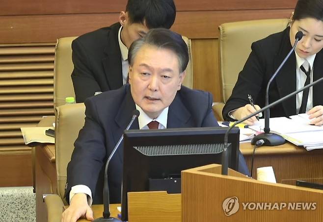 (서울=연합뉴스) 윤석열 대통령이 지난 20일 서울 종로구 헌법재판소에서 열린 본인의 탄핵 심판 10차 변론에서 발언하고 있다. 2025.2.20 [헌법재판소 제공. 재판매 및 DB 금지] photo@yna.co.kr 연합뉴스