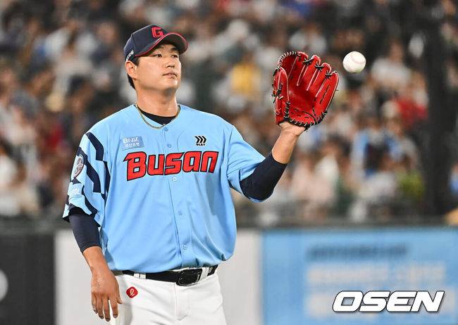 [OSEN=부산, 이석우 기자] 롯데 자이언츠 나균안 001 2024.09.18 / foto0307@osen.co.kr