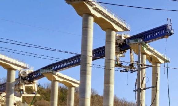 25일 오전 9시 49분께 경기 안성시 서운면 산평리 6-9 인근 안산용인고속도로 연결공사 교량 작업 중 교량이 무너지는 사고가 발생했다. 사고 현장. 2025.2.25 (독자 제공) 연합뉴스