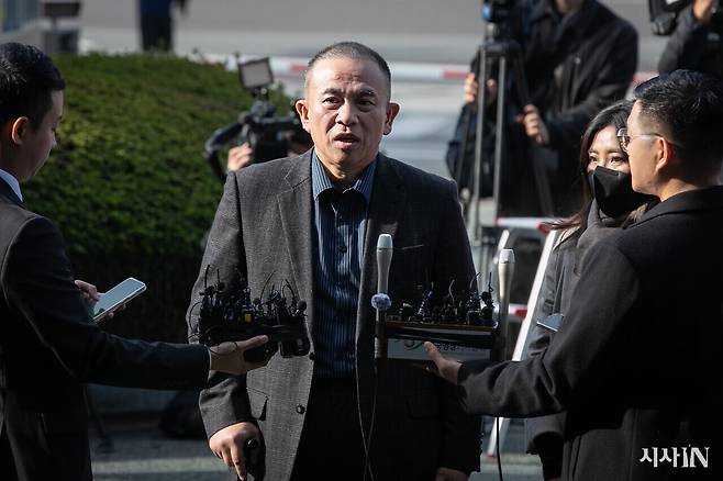 2024년 11월8일 명태균씨가 경남 창원시 창원지방검찰청에 출석하고 있다. ⓒ시사IN 신선영