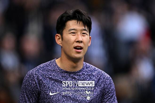 ▲ 맨체스터 유나이티드가 손흥민 영입에 큰돈을 투자하는 가장 큰 이유는 현 공격진의 심각한 전력난 때문이다. 조슈아 지르크제, 라스무스 호일룬 등 기존 공격수들이 부진에 빠졌고, 마커스 래시포드와 안토니를 임대로 보냈지만 돌아와도 전력에 플러스가 될지 미지수다. 아마드 디알로의 장기 부상과 메이슨 마운트의 기대 이하 활약까지 더해져 공격진의 완성도가 떨어지고 있다는 지적이 나온다.