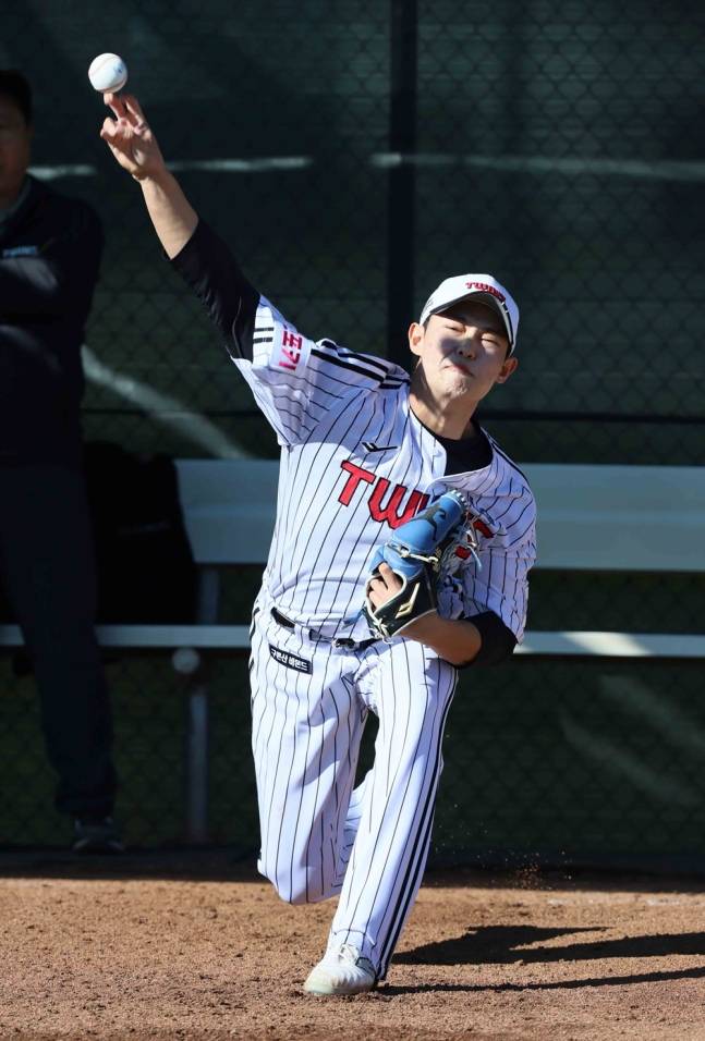 LG 투수 김영우는 스프링캠프에서 크게 성장하며 투수 부문 수훈 선수로 선정됐다. 마무리 투수 장현식이 부상으로 이탈한 현재, 그 자리를 채울 유력 후보로 많은 기대를 받고 있다. LG 트윈스