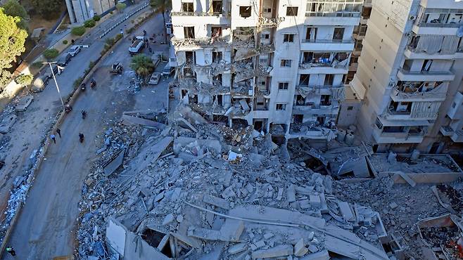 2024년 10월 21일, 레바논 수도 베이루트의 알-시야 소재 AQAH의 지부를 노린 이스라엘의 공습 현장