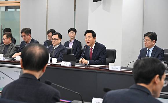 오세훈 서울시장이 25일 오후 열린 건설분야 규제철폐 TF 성과보고회에 참석해 모두발언을 하고 있다. [사진=서울시]