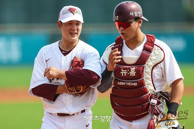 키움 정현우(왼쪽)와 김건희. 키움 히어로즈 제공