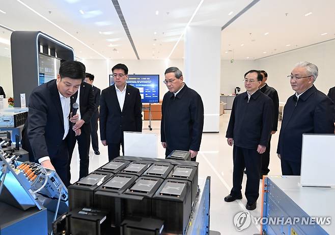 중국 국유 이동통신사 차이나유니콤 계열사 방문한 리창 총리 [신화 연합뉴스 자료사진. 재판매 및 DB 금지]