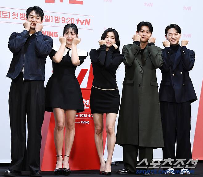 tvN 토일드라마 '감자연구소' 제작발표회가 27일 오후 서울 신도림 라마다호텔에서 열렸다. 신현승, 김가은, 이선빈, 강태오, 이학주가(왼쪽부터) 포즈 취하고 있다. 정재근 기자 cjg@sportschosun.com/2025.2.26/