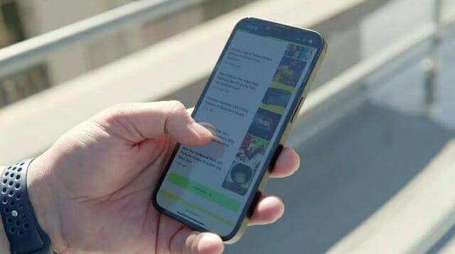 아이폰16e의 화면 최대 밝기는 아이폰16보다는 낮지만 직사광선 아래에서도 화면을 쉽게 볼 수 있었다고 씨넷은 밝혔다. (사진=씨넷)