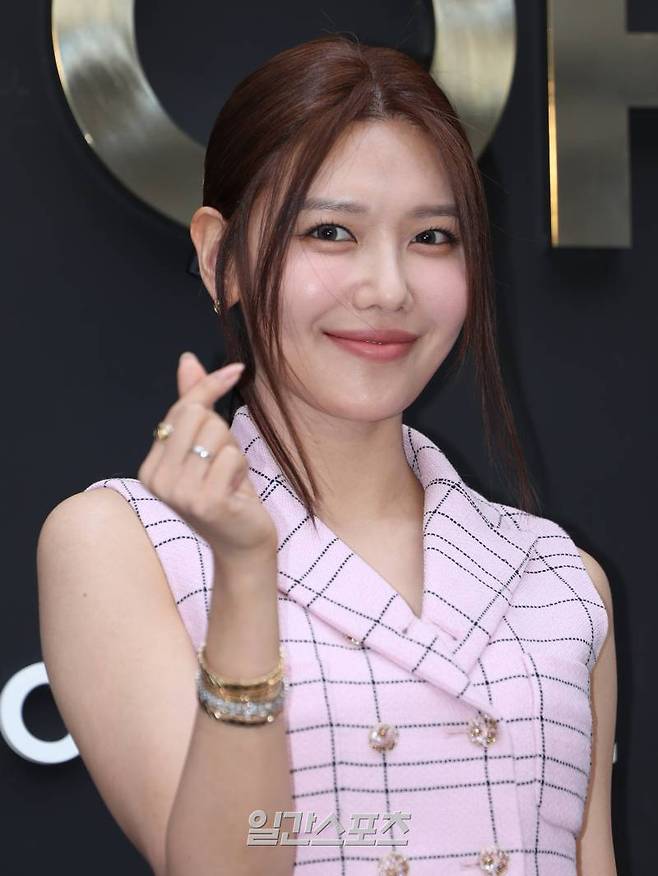 배우 최수영이 3일 오후 서울 성동구 성수동에서 열린 한 주얼리 브랜드 포토콜 행사에 참석해 포즈를 취하고 있다. 서병수 기자 qudtn@edaily.co.kr /2024.07.03/