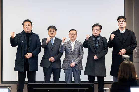 왼쪽부터 김창환 한국음악콘텐츠협회 회장, 최경식 한국음반산업협회 회장, 임백운 한국연예제작자협회 회장, 박강원 한국음악레이블산업협회 이사, 이명길 한국매니지먼트연합 이사. 사진 협회 제공