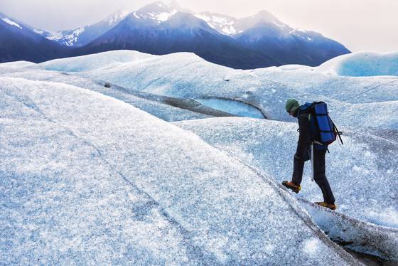페리토 모레노 빙하 위를 걷는 투어 가이드. '빅 아이스 투어'는 파타고니아에서 가장 비싼 투어 프로그램 중 하나다. 사진 김은덕, 백종민