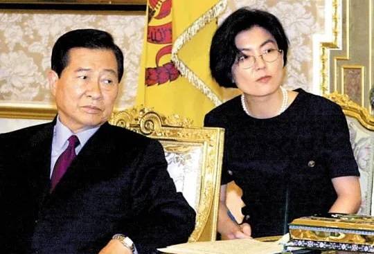 김대중 전 대통령 재임 시절 통역을 맡았던 강경화 회장. [중앙포토]