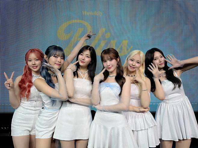 그룹 위클리. 위클리 공식 트위터