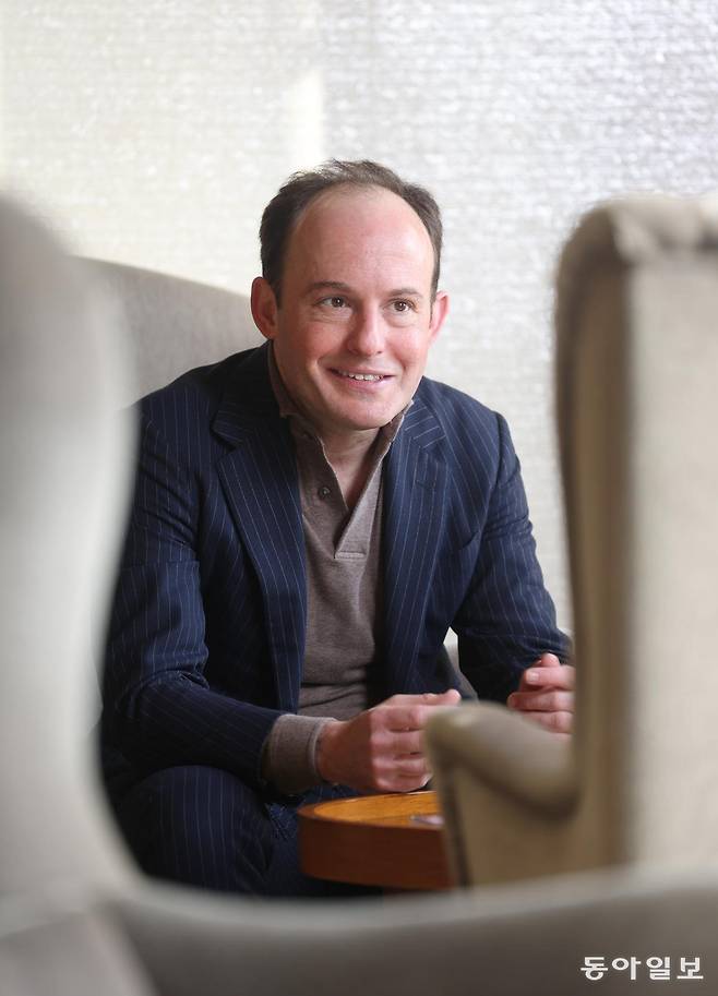 25일 서울 중구 한 호텔에서 만난 스콧 로스코프 관장. 장승윤 기자 tomato99@donga.com
