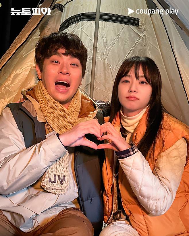 481461236_1042763991203868_3019127594720039552_n.jpg 박정민 & 지수 뉴토피아 커플사진