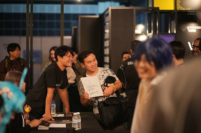 ▲ 사실, 스타 개발자 초청에는 게임쇼의 인지도도 큰 역할을 하는 편입니다
(feat. 작년에 게임스컴 아시아에 참석한 츠지모토 료조)