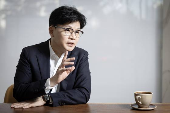 한동훈 전 국민의힘 대표가 27일 오전 서울 마포의 한 호텔에서 중앙일보와 인터뷰하고 있다. 전민규 기자