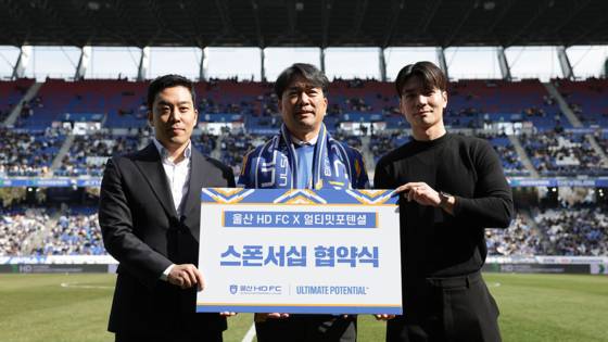 좌측부터 어센트스포츠 대표이사 신하종, 울산 HD FC 대표이사 김광국, 어센트스포츠 트레이닝 팀장 이형진. (사진 제공 = (주)어센트스포츠)