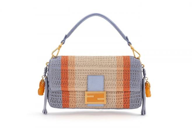 Baguette bag incorporating traditional Korean knotting techniques (Fendi)