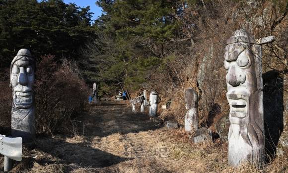 전북 남원 산내면의 ‘변강쇠 백장공원’에 세워진 변강쇠 조형물.