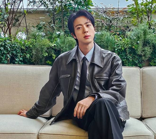 방탄소년단 진, 구찌 패션위크 빛낸 '명품 비주얼'