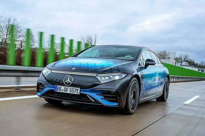 전고체 배터리를 탑재한 벤츠 EQS