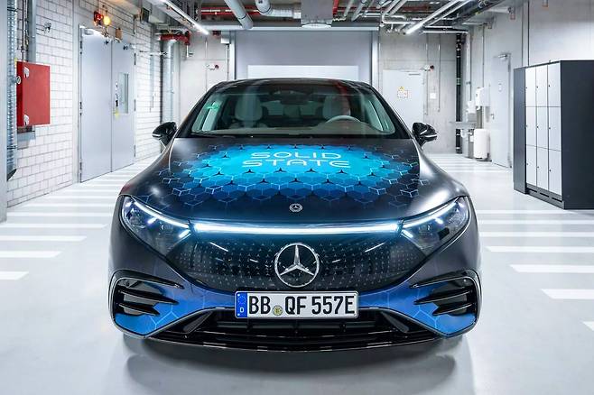 전고체 배터리를 탑재한 벤츠 EQS