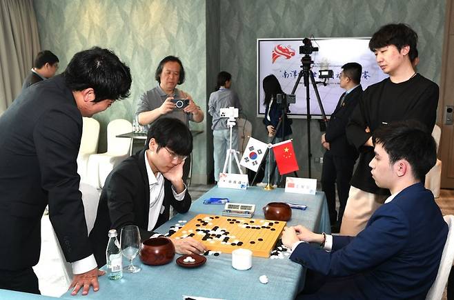 국후 복기 장면.(사진 한국기원 제공)