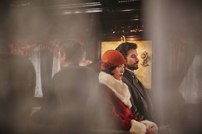 Han Ji-min (left) as Yeon Gye-soon and Foster Burden as Ludvik in “The Age of Shadows" (Warner Bros. Korea)
