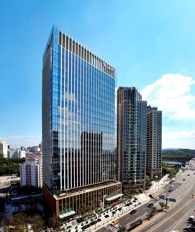 LG유플러스 용산사옥 전경. [LG유플러스 제공]