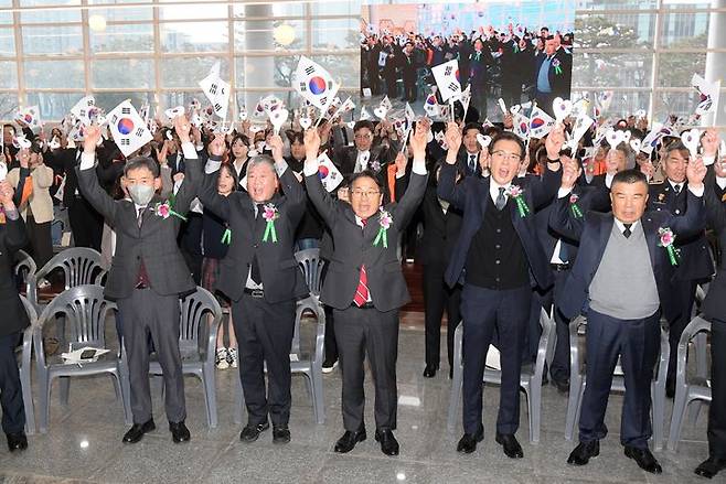 [광주=뉴시스] 1일 광주 서구 광주시청에서 '그 어느 때보다 자랑스러운 광주시민'을 주제로 한 제106주년 3·1절 기념식이 열리고 있다. (사진 = 광주시 제공) 2025.03.01. photo@newsis.com *재판매 및 DB 금지