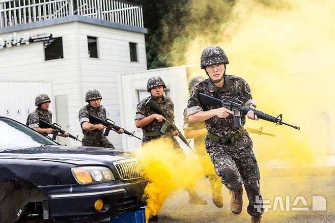 [인천=뉴시스] 육군 제17보병사단 계양부평 예비군훈련장에서 예비군들이 훈련에 임하고 있다. (사진=사단 제공) 2025.03.01. photo@newsis.com *재판매 및 DB 금지