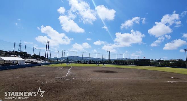 1일 일본 오키나와 고친다 야구장의 모습. /사진=김우종 기자