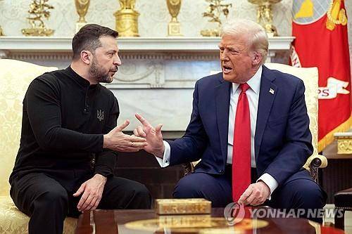 백악관에서 공개 설전 벌이는 젤렌스키 대통령과 트럼프 대통령 [AFP 연합뉴스 자료사진. 재판매 및 DB 금지]
