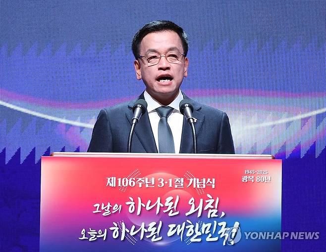 최상목 권한대행, 삼일절 기념사 (서울=연합뉴스) 한상균 기자 = 최상목 대통령 권한대행 부총리 겸 기획재정부 장관이 1일 서울 중구 숭의여자대학교에서 제106주년 3ㆍ1절 기념사를 하고 있다. 2025.3.1 [대통령실통신사진기자단] xyz@yna.co.kr