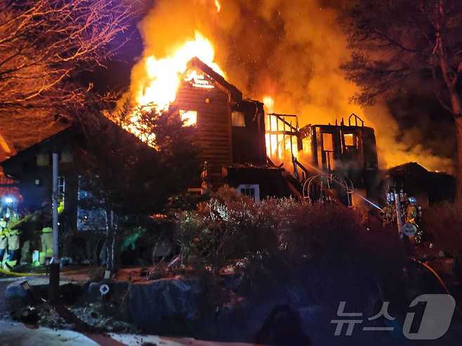평창 봉평면 펜션 화재현장.(강원도소방본부 제공, 재판매 및 DB 금지) 2025.3.2/뉴스1