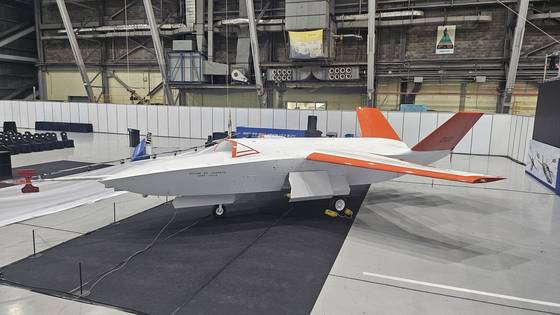 저피탐 무인편대기 기술시범기 1호기. LPX-Ⅱ가 진정한 유·무인 지휘함으로 거듭나려면 이 정도의 무인기를 운용할 수 있어야 한다. 국방과학연구소