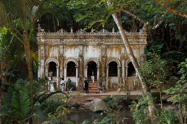 ‘정글 속 비밀 사원’이라 불리는 왓 파 랏 / 사진=에어비앤비