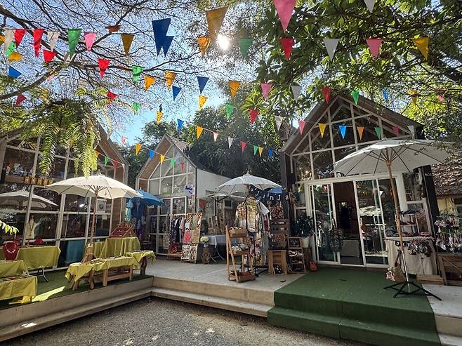 아기자기하게 꾸민 참차 마켓 / 사진=홍지연 여행+ 기자