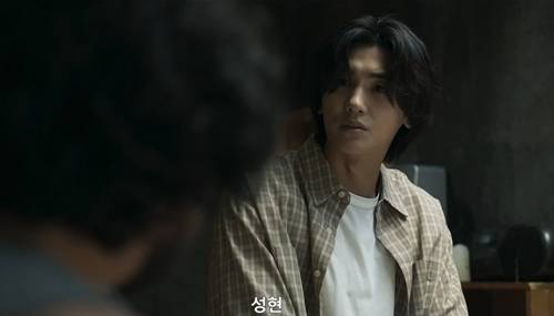 배우 박형식이 SBS 금토드라마 ‘보물섬’에서 총상을 입고도 살아남았지만, 기억을 잃은 모습으로 긴장감을 높였다. 사진=보물섬