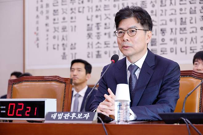 마용주 대법관 후보자가 지난해 12월26일 국회 인사청문회에서 의원 질의에 답하고 있다. 뉴스1