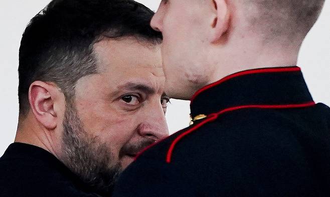 지난 2월 28일(현지시간) 미국 수도 워싱턴DC 백악관에서 정상회담을 마치고 돌아가는 볼로디미르 젤렌스키 우크라이나 대통령. 로이터연합뉴스