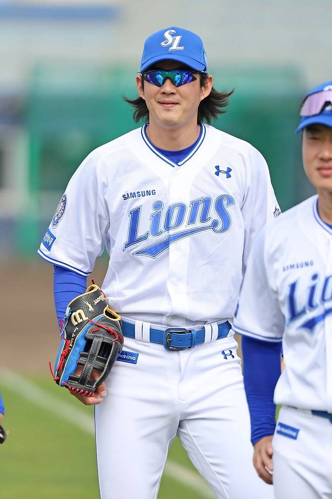 ▲ 5회 대타로 들어가 네일의 초구를 역전 만루홈런으로 연결시키며 팀 승리의 발판을 놓은 구자욱 ⓒ삼성라이온즈