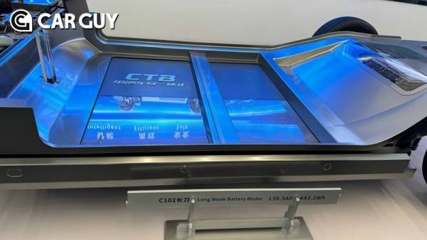 BYD는 전기차에 블레이드 배터리를 셀투바디(CTB)로 직접 탑재한다