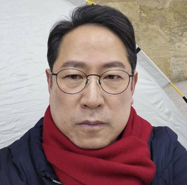 3일 국회 로텐더홀 단식 농성 2일 차에 접어든 박수영 국민의힘 의원이 페이스북에 찍어 올린 셀카. / 사진=박 의원 페이스북