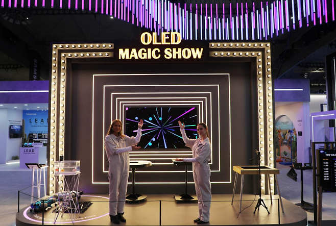 삼성디스플레이는 ‘MWC(모바일 월드 콩그레스) 2025’에 참가해 ‘OLED 매직’을 주제로 공개 전시를 진행한다고 3일 밝혔다
