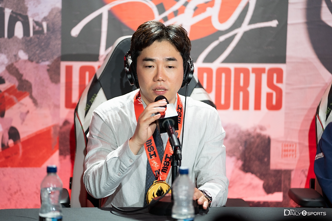 징동 게이밍 시절 '옴므' 윤성영 감독.